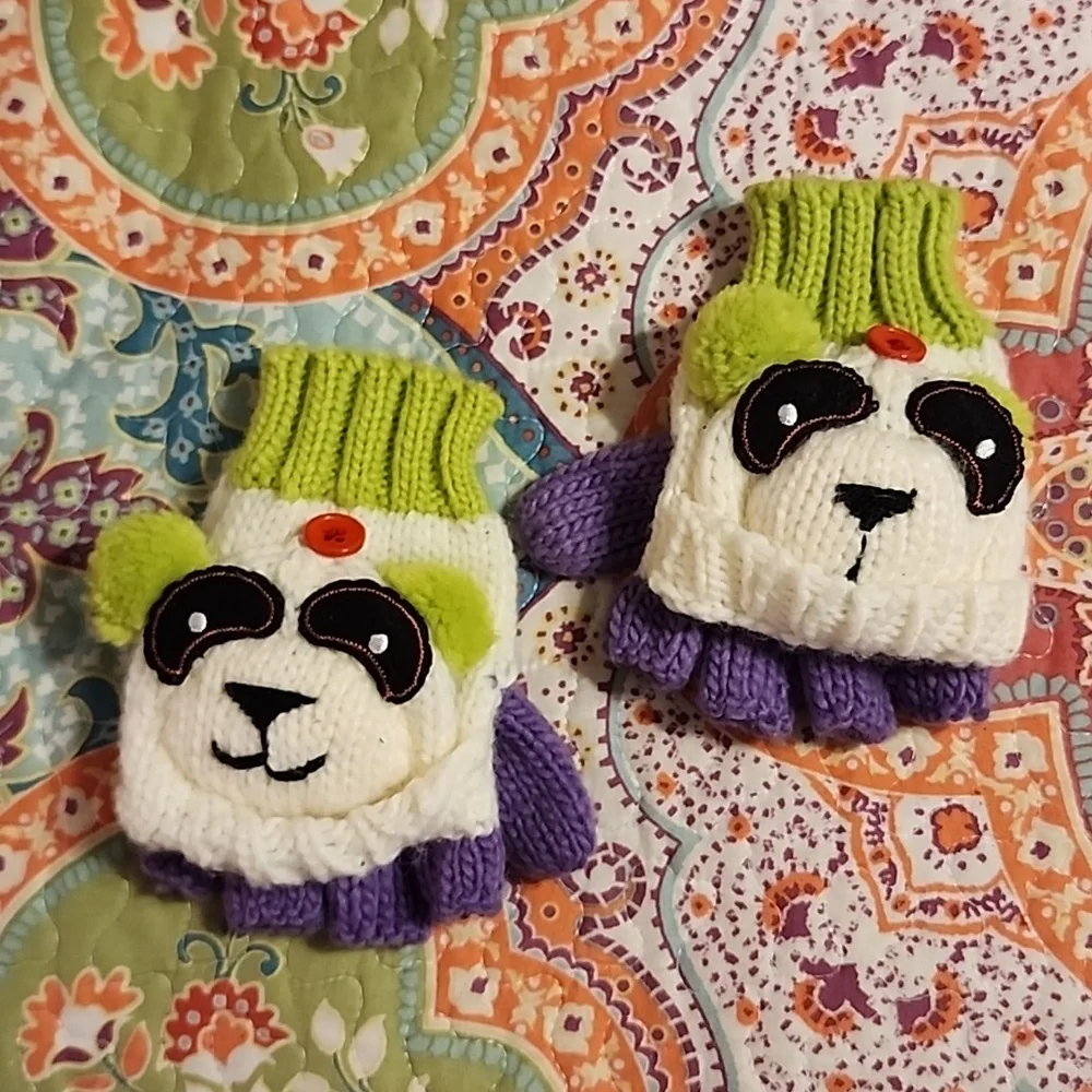 Claire's PANDA Mittens/Gloves